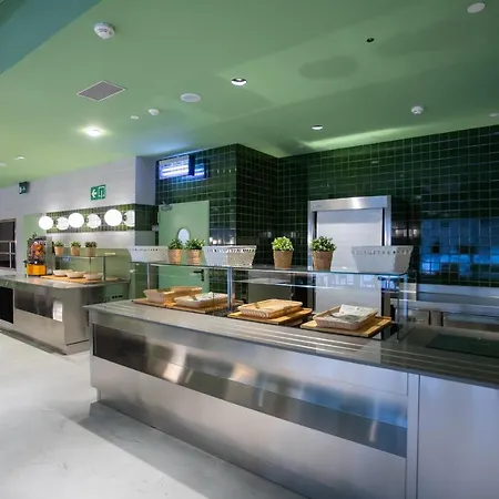 Residencia Universitaria Resa San Mames בילבאו